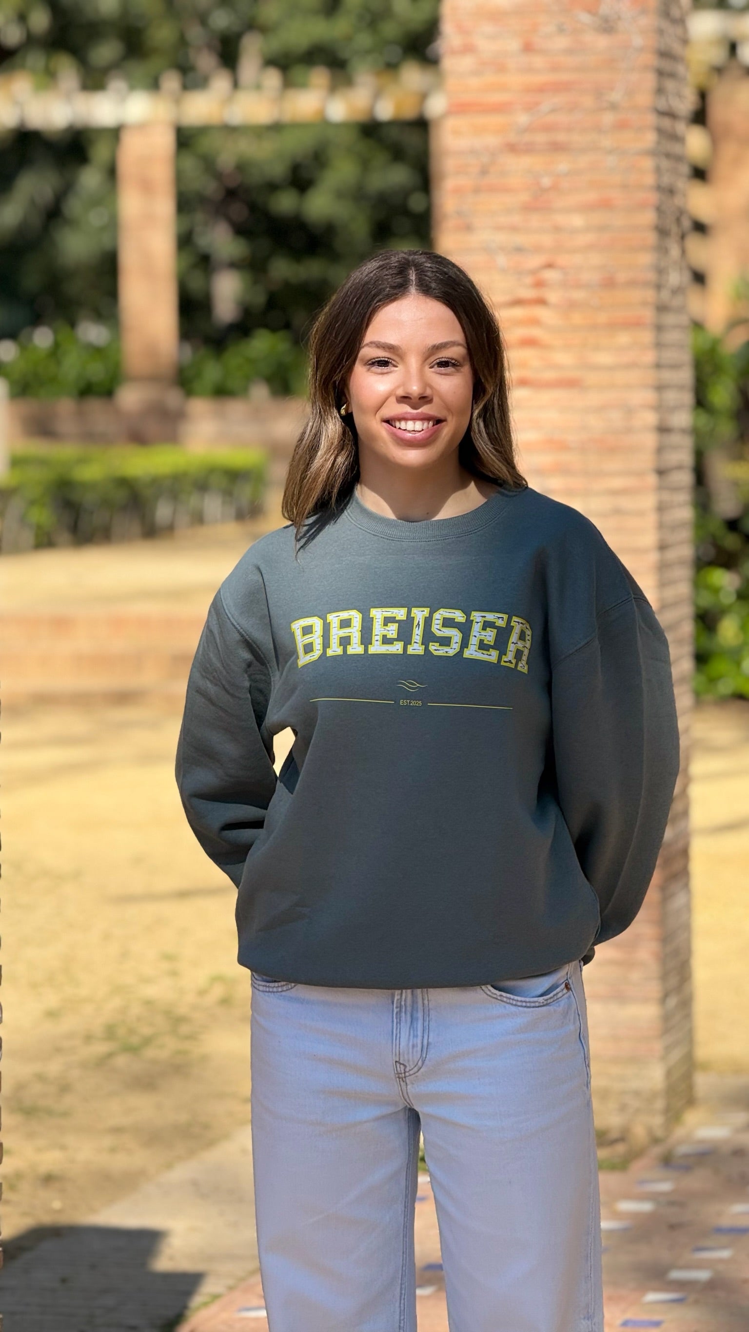 SUDADERA BREISER EST. 2025 — Verde Oscuro