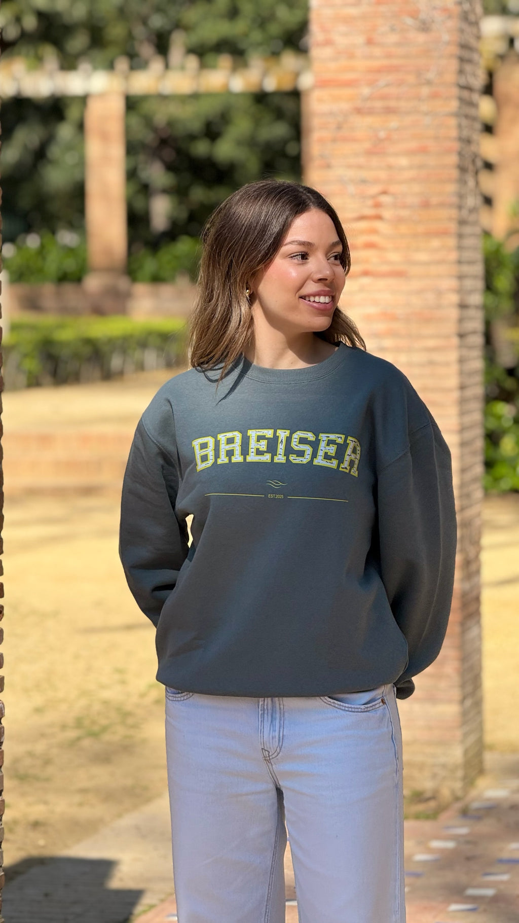 SUDADERA BREISER EST. 2025 — Verde Oscuro