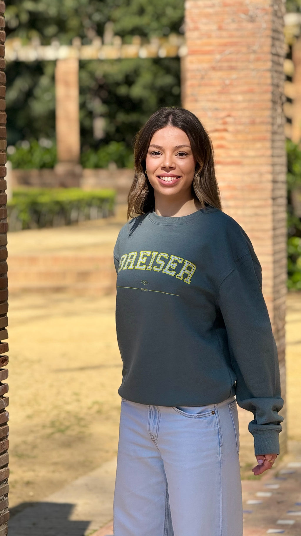 SUDADERA BREISER EST. 2025 — Verde Oscuro